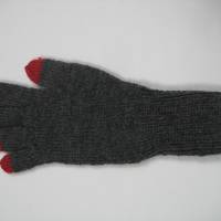 Originelle Fingerhandschuhe in Anthrazit mit roten Spitzen handgestrickt Größe M  ➜ Bild 4