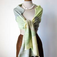 Gestrickter Designer Damen-Schal, Tuch mit Farbverlauf, Unikat Stola aus Wolle, einzigartiges Geschenk für Frauen Bild 2