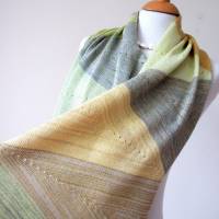 Gestrickter Designer Damen-Schal, Tuch mit Farbverlauf, Unikat Stola aus Wolle, einzigartiges Geschenk für Frauen Bild 4