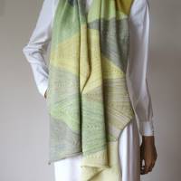 Gestrickter Designer Damen-Schal, Tuch mit Farbverlauf, Unikat Stola aus Wolle, einzigartiges Geschenk für Frauen Bild 5