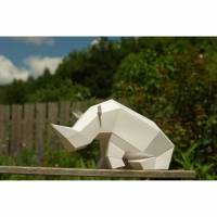 Sitzendes Nashorn Papierskulptur DIY Bausatz Bastelbogen Farbauswahl Paperwolf Rhinoskulptur Papiertier Falttier Polygon Look Geometrisch Bild 1