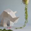 Sitzendes Nashorn Papierskulptur DIY Bausatz Bastelbogen Farbauswahl Paperwolf Rhinoskulptur Papiertier Falttier Polygon Look Geometrisch Bild 3