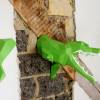 Krokodil DIY Wandskulptur, Krokodil Bastelbogen Trophäe halb aus der Wand, Alligator offenes Maul, weisse Zähne aus Papier farbiger Karton Bild 2