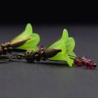 Blütenohrringe in hellgrün, Ohrringe Bild 5
