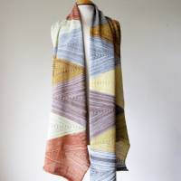 Einzigartiger Schal aus Wolle in harmonischen Farben, gestricktes Designer Tuch Unikat, Avantgarde Schultertuch Bild 1