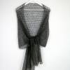 Dunkelgraues Lace-Tuch aus zartem Mohair, leichtes Schultertuch gestrickt, duftiger Damenschal neutrale Farbe Bild 10