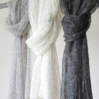 Dunkelgraues Lace-Tuch aus zartem Mohair, leichtes Schultertuch gestrickt, duftiger Damenschal neutrale Farbe Bild 8