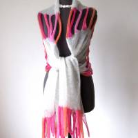 Schal gestrickt aus Mohair hellgrau bunt, außergewöhnliches Schultertuch mit Fransen, Geschenk Frauen Bild 1