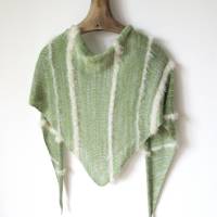 Dreieckstuch in Grüntönen, handgestricktes Tuch aus Baumwolle, Geschenk für sie Bild 3