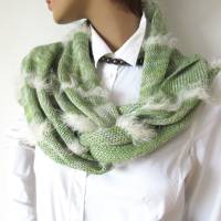 Dreieckstuch in Grüntönen, handgestricktes Tuch aus Baumwolle, Geschenk für sie Bild 4