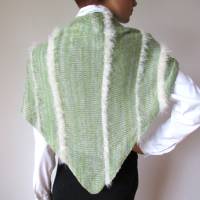 Dreieckstuch in Grüntönen, handgestricktes Tuch aus Baumwolle, Geschenk für sie Bild 6