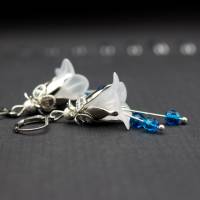 Blütenohrringe in weiß und blau, Ohrringe,  Glockenblumen, Schmuck für Frauen Geschenk, Hochzeit, silberfarben Bild 5