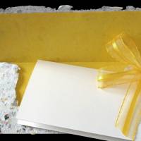 Handgeschöpfter Briefumschlag, gelb gefüttert, Klappkarte und Schleife, ca. 10 cm x 22 cm, Verpackung für Geldgeschenk, Bild 2