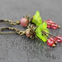 Blütenohrringe in hellgrün und rosa, Glockeblumen, Blumen Ohrhänger, fuchsia Bild 1