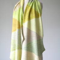 Raffinierter Schal mit Farbverlauf in Grün-Beige-Gelb, gestricktes Tuch aus Merino-Mix, Designer Stola Unikat Bild 4