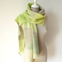 Raffinierter Schal mit Farbverlauf in Grün-Beige-Gelb, gestricktes Tuch aus Merino-Mix, Designer Stola Unikat Bild 7