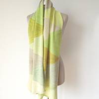 Raffinierter Schal mit Farbverlauf in Grün-Beige-Gelb, gestricktes Tuch aus Merino-Mix, Designer Stola Unikat Bild 8