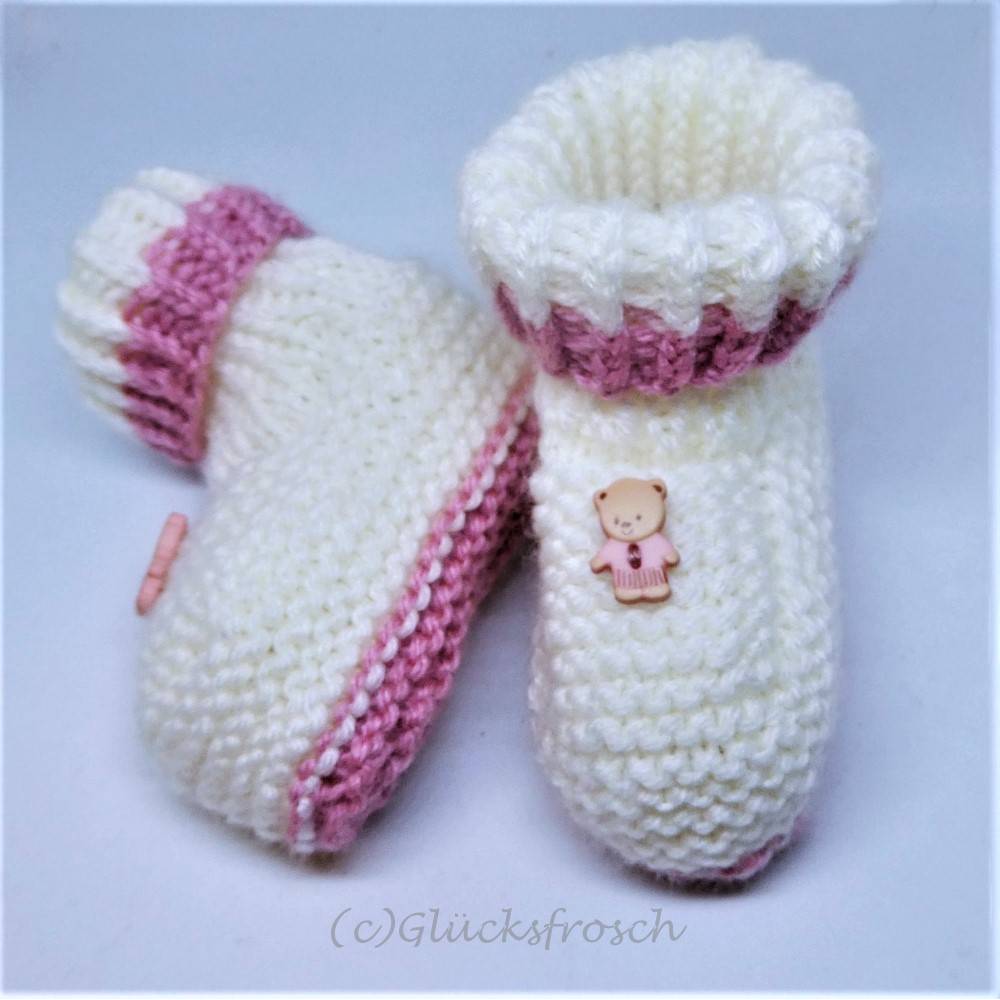 Babyschuhe, weiß mit rosa und kleinem Teddybär, Fußlänge 9 cm, die Schuhsohlen sind rosa, kuschelweiche Babywolle Bild 1