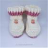 Babyschuhe, weiß mit rosa und kleinem Teddybär, Fußlänge 9 cm, die Schuhsohlen sind rosa, kuschelweiche Babywolle Bild 2