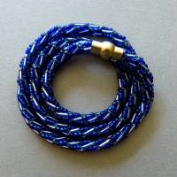 Glasperlenkette gehäkelt, Häkelkette königsblau, 54 cm, Rocailles + Stiftperlen, Halskette, Schmuck, Magnetverschluss Bild 1