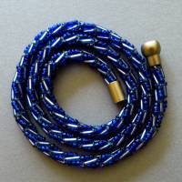 Glasperlenkette gehäkelt, Häkelkette königsblau, 54 cm, Rocailles + Stiftperlen, Halskette, Schmuck, Magnetverschluss Bild 3
