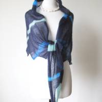 Blaues Dreieckstuch Schultertuch aus Mohair, Stricktuch mit Streifen, leichtes Sommertuch, zartes Umschlagtuch, weich Bild 2