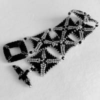 Armband aus Glasperlen, handgefädelt, schwarz grau silber Bild 3