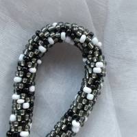 Kette  *SALZ+PFEFFER* schwarz/silber  gehäkelte Halskette Perlenkette Glasperlen Rocailles Bild 1