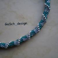 Häkelkette, gehäkelte Perlenkette * Dreiecksbeziehung mit silbergrün Bild 2