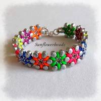 Armband aus Glasperlen, handgemacht, mit bunten Blüten, gefädelt aus verschiedenen Glasperlen Bild 1