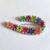 Armband aus Glasperlen, handgemacht, mit bunten Blüten, gefädelt aus verschiedenen Glasperlen Bild 3