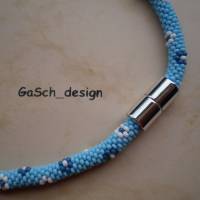Häkelkette, gehäkelte Perlenkette * Blaue Blümchenwiese Bild 2