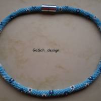 Häkelkette, gehäkelte Perlenkette * Blaue Blümchenwiese Bild 3