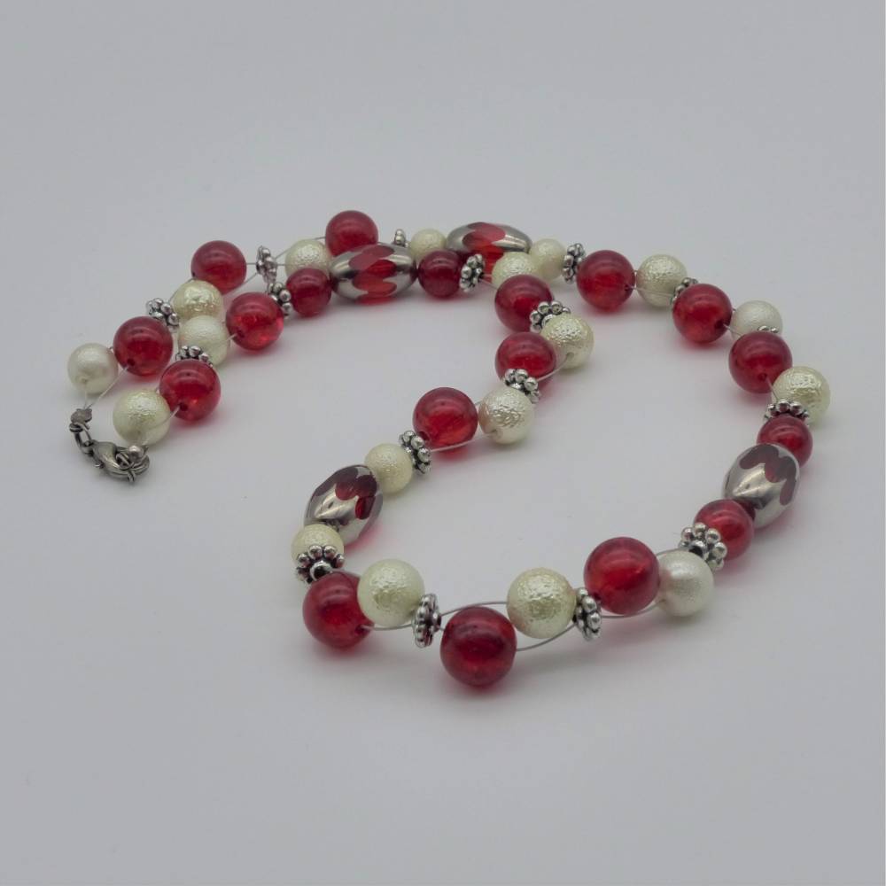 Glasperlenkette 2fädig gefädelt, rot mit weiss und silber, 52 cm, Halskette aus Glasperlen, Perlenkette Bild 1