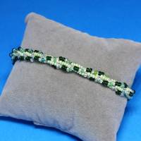 Armband, Glasperlenarmband gehäkelt grün, Länge 19 cm, Armband Rocailles gehäkelt, Magnetverschluß Bild 1