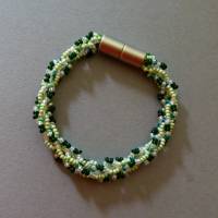 Armband, Glasperlenarmband gehäkelt grün, Länge 19 cm, Armband Rocailles gehäkelt, Magnetverschluß Bild 2