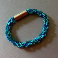 Armband, Häkelarmband türkis mit blau, 19 cm, Armband Rocailles gehäkelt, Magnetverschluß Bild 1