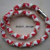 Häkelkette, gehäkelte Perlenkette * Dreiecksbeziehung mit rot und weiß Bild 1