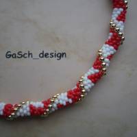 Häkelkette, gehäkelte Perlenkette * Dreiecksbeziehung mit rot und weiß Bild 3