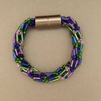 Armband, Häkelarmband grün mit blau und lila, Länge 17,5 cm, Armband aus Perlen + Stiftperlen gehäkelt Bild 1