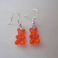 Gummibärchen rot  Ohrhänger aus handgefertigten Resin/ Epoxidharz Perlen in Form von Gummibärchen Bild 1
