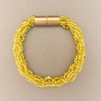 Armband, Häkelarmband goldgelb grün, Länge 20 cm, Stiftperlen + Rocailles, gehäkelt Bild 1