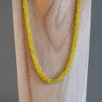 Halskette, Häkelkette gelbgoldig grün, Länge 52 cm, Perlenkette aus Glasperlen gehäkelt, Rocailles, Häkelschmuck Bild 5