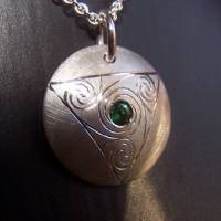 Silber-Anhänger mit keltischer Gravur und echtem Tsavolith Bild 1