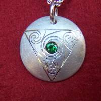 Silber-Anhänger mit keltischer Gravur und echtem Tsavolith Bild 2