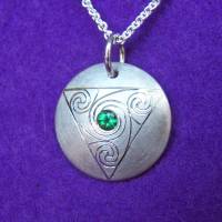 Silber-Anhänger mit keltischer Gravur und echtem Tsavolith Bild 3