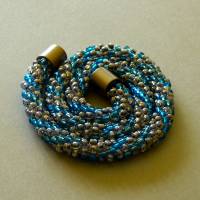 Halskette Spirale, Häkelkette in türkisblau und silber, 53 cm, Perlenkette aus Glasperlen gehäkelt, Rocailles Bild 1