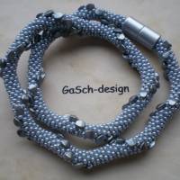 Häkelkette, gehäkelte Perlenkette * Frisch geputztes Tafelsilber Bild 1