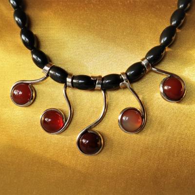 Collier aus Onyx mit Carneol