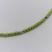 Collier, hellgrün und silber, zarte Perlenkette 4mm, Halskette gefädelt aus kleinen Perlen, 45 cm Bild 2